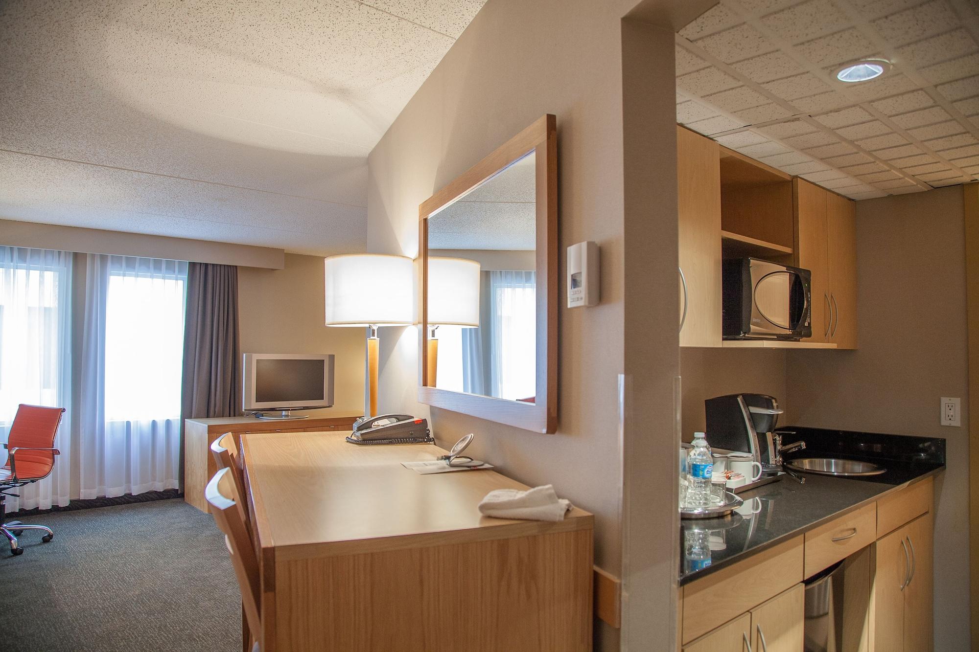 Ihotel & Conference Centre Hotel 3*