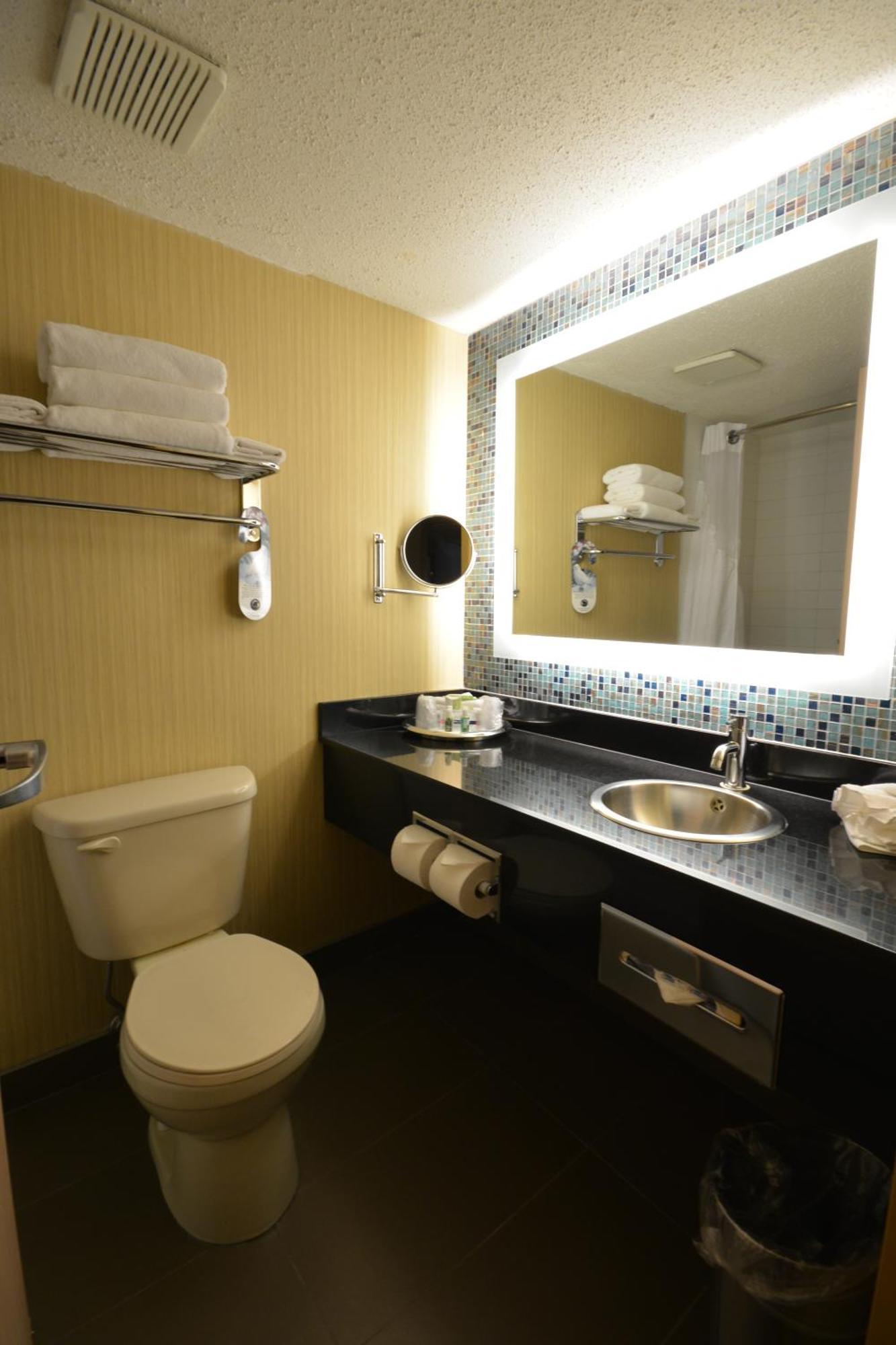 Ihotel & Conference Centre Hotel