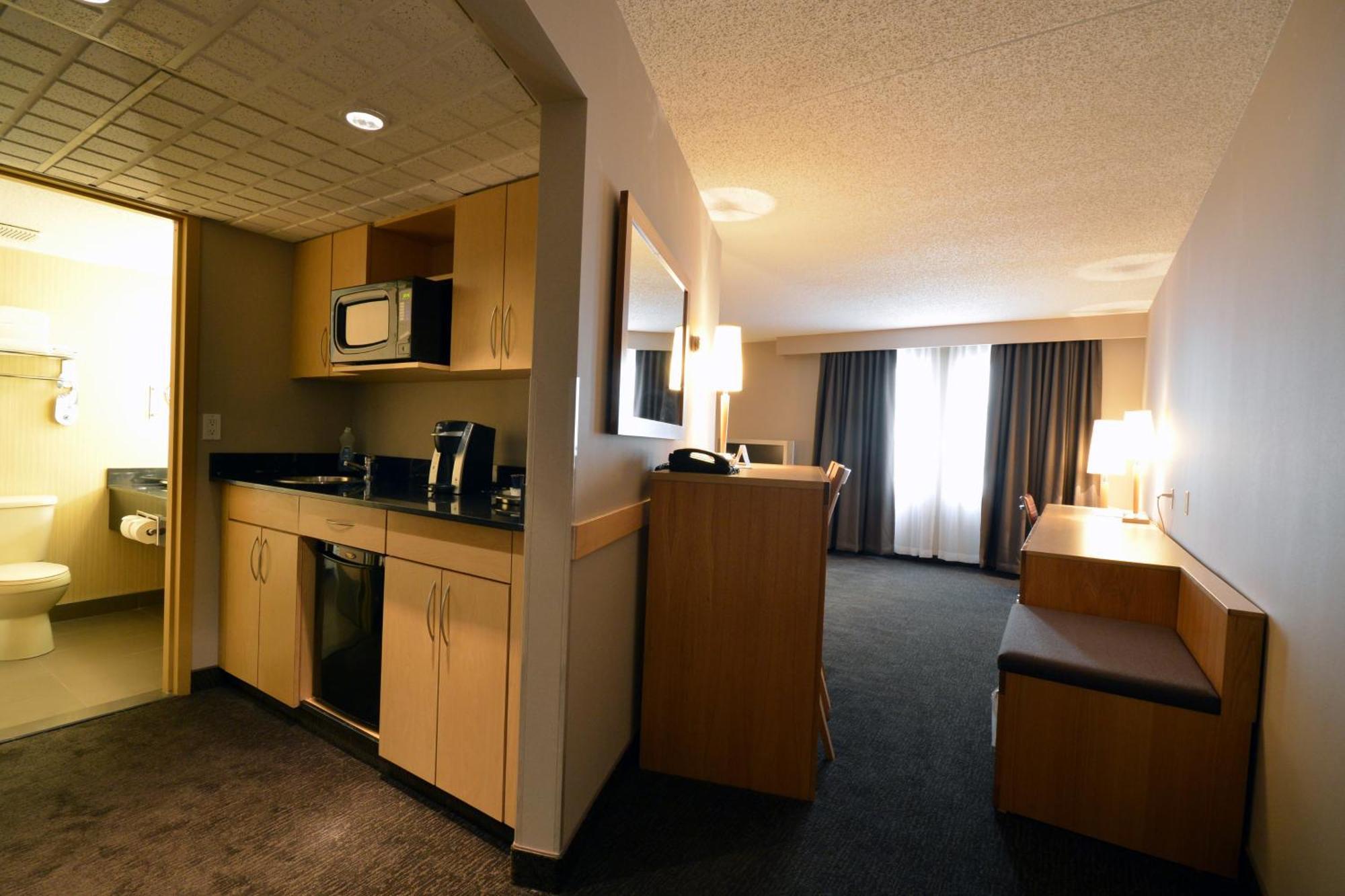 Hotel Ihotel & Conference Centre 3*