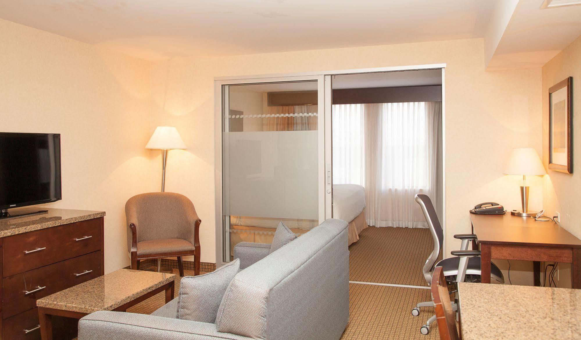 Ihotel & Conference Centre Hotel 3*