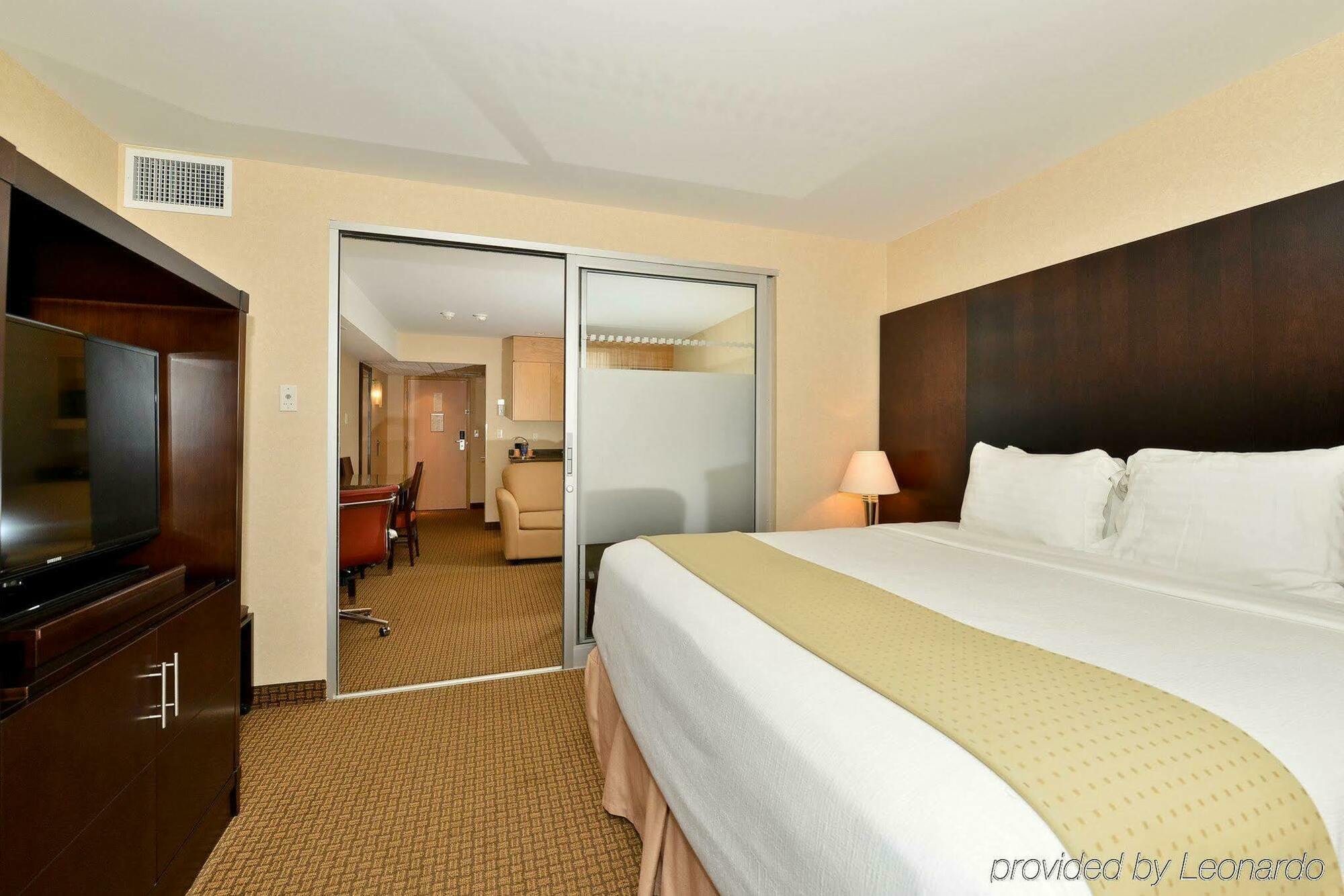 Hotel Ihotel & Conference Centre 3*