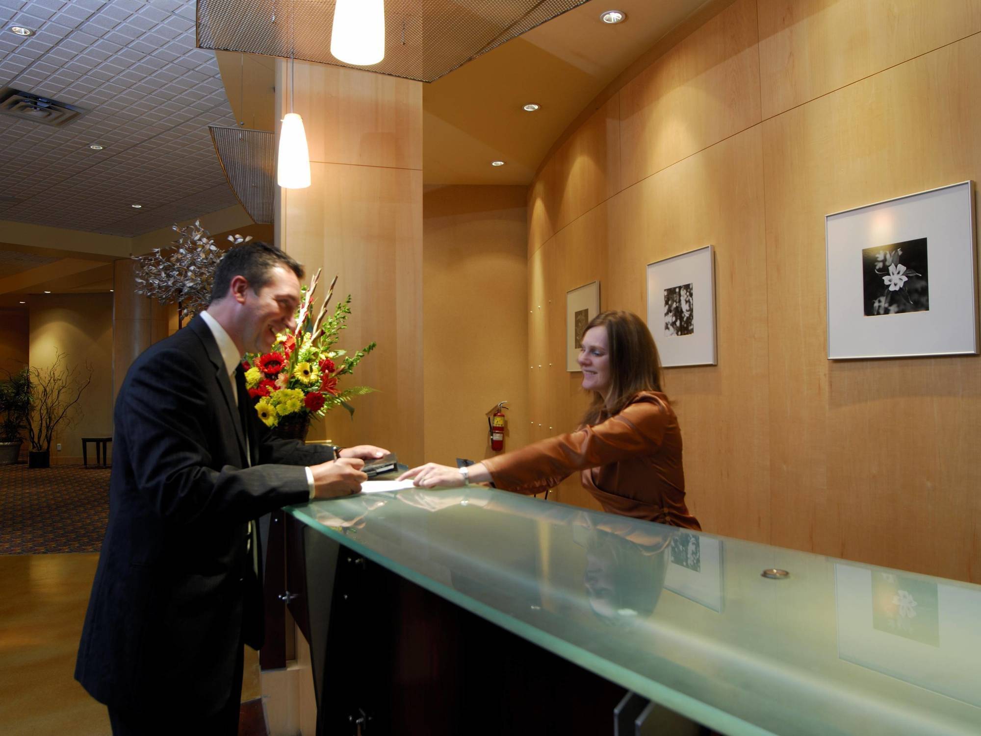 Ihotel & Conference Centre Hotel